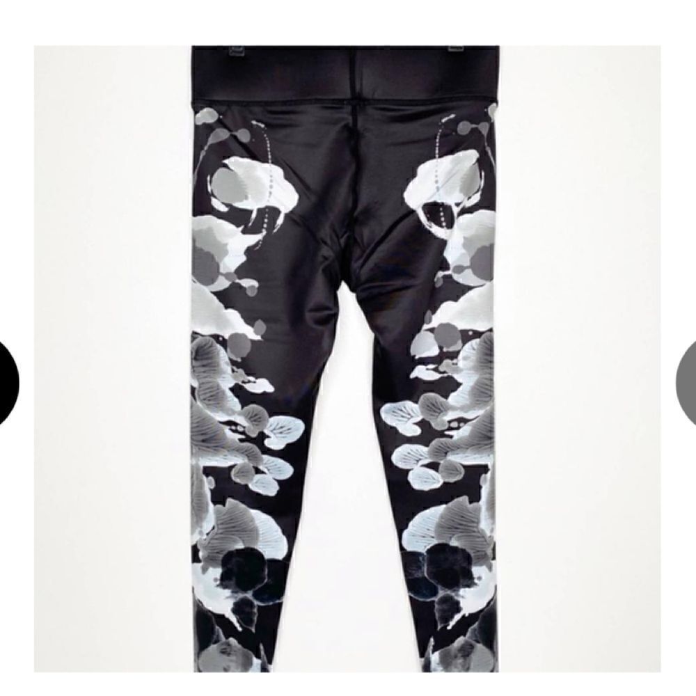 Terez Black High Waist Shaded Inkblots Ankle Activewear Bottoms XS